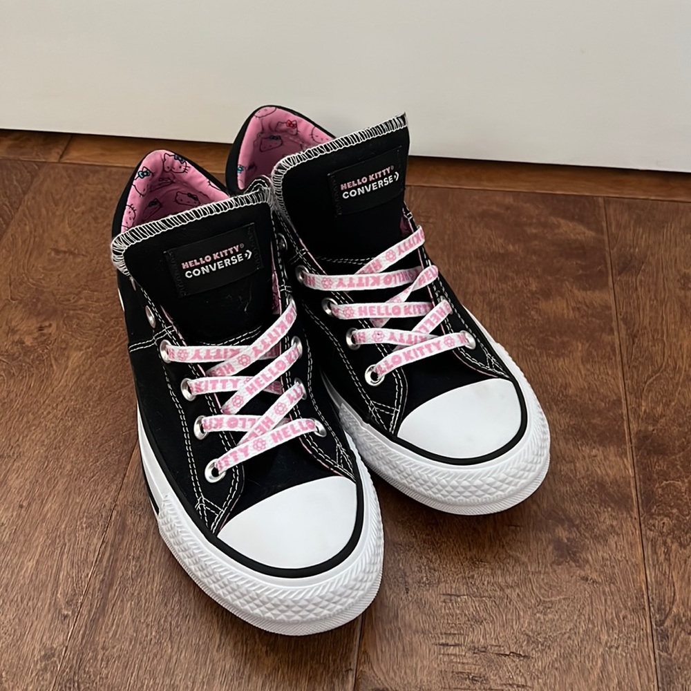 Converse x Hello Kitty Chuck Taylor All Star Madison Low Top Size 9.5